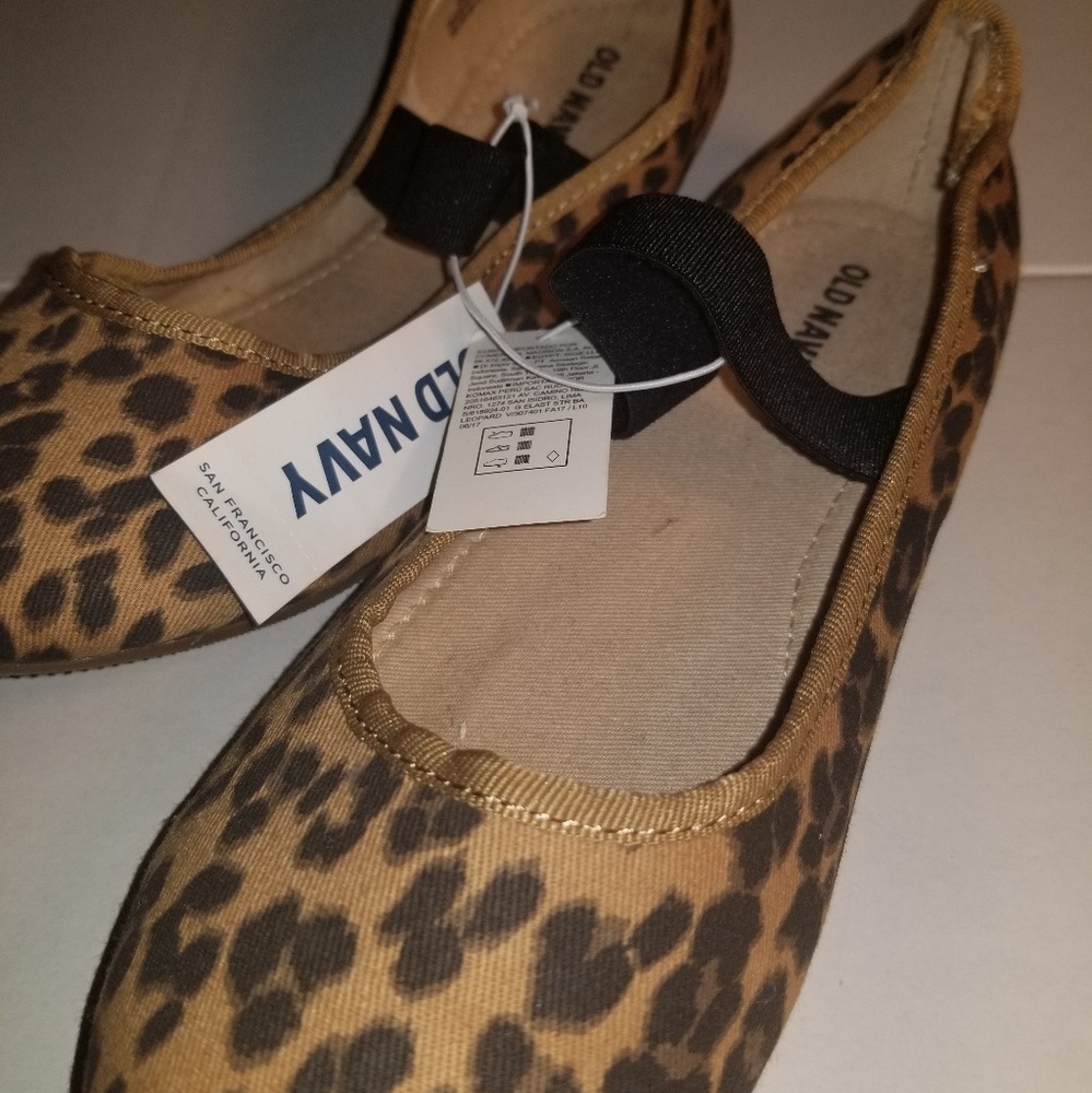 NWT Leapord flats
